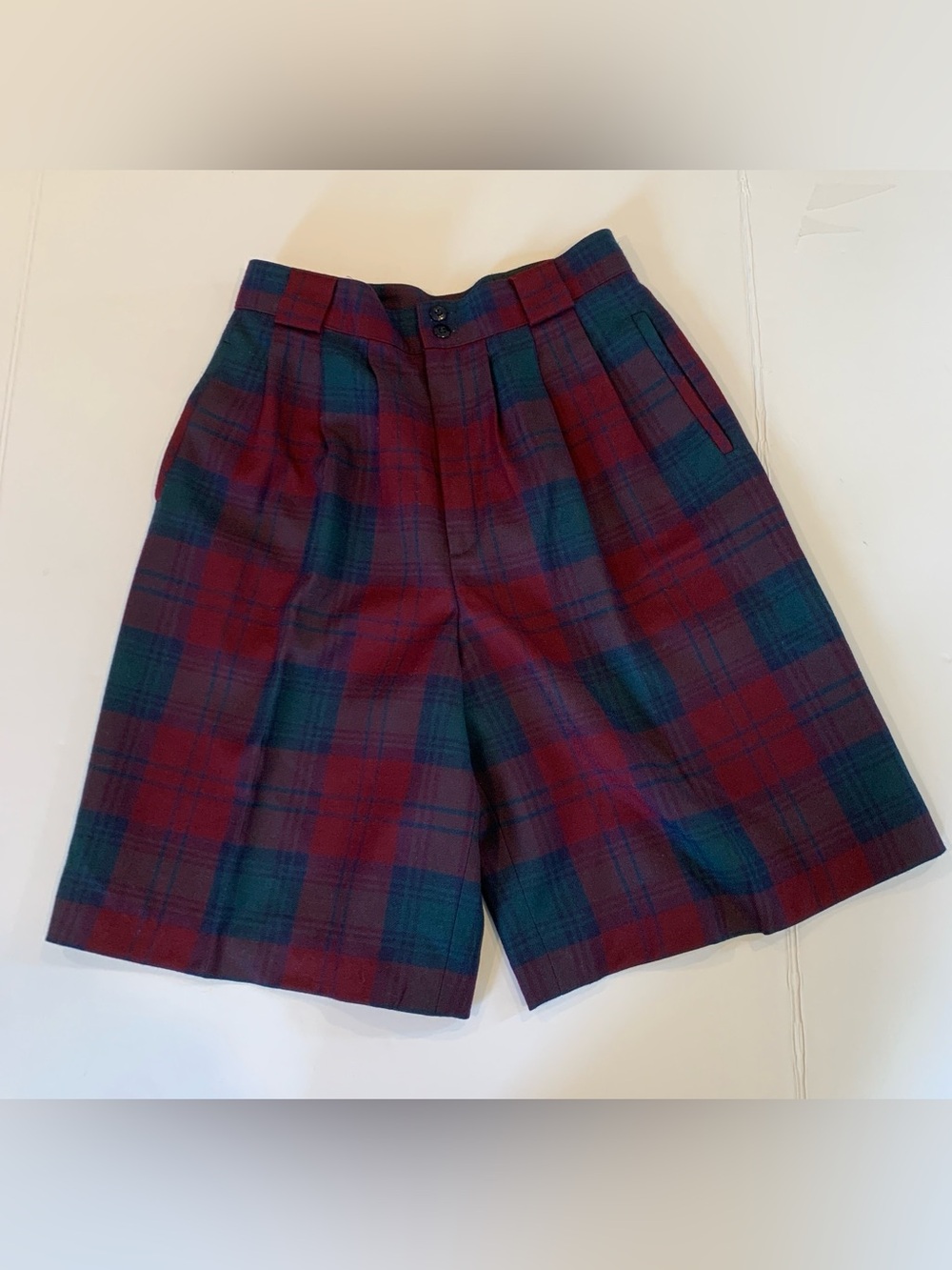 Giorgio Sant’Angelo Women’s Size 12 (run small) Wool Plaid Shorts Maroon & Green